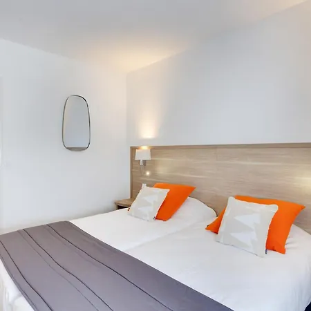 Brit Le Cygne Hotel