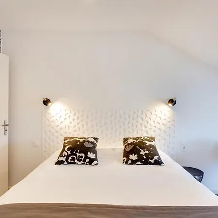 Brit Le Cygne Hotel 3*