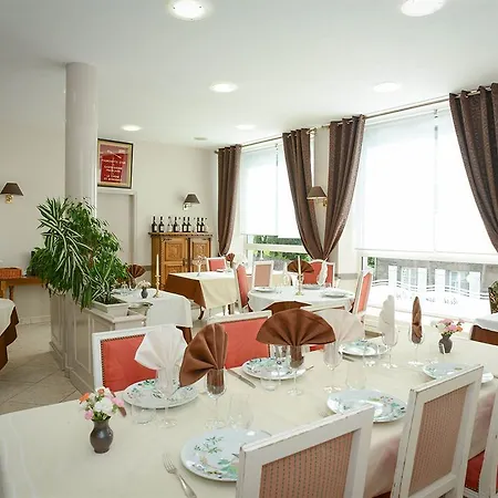 Otel Brit Le Cygne Saint-Hilaire-du-Harcouët